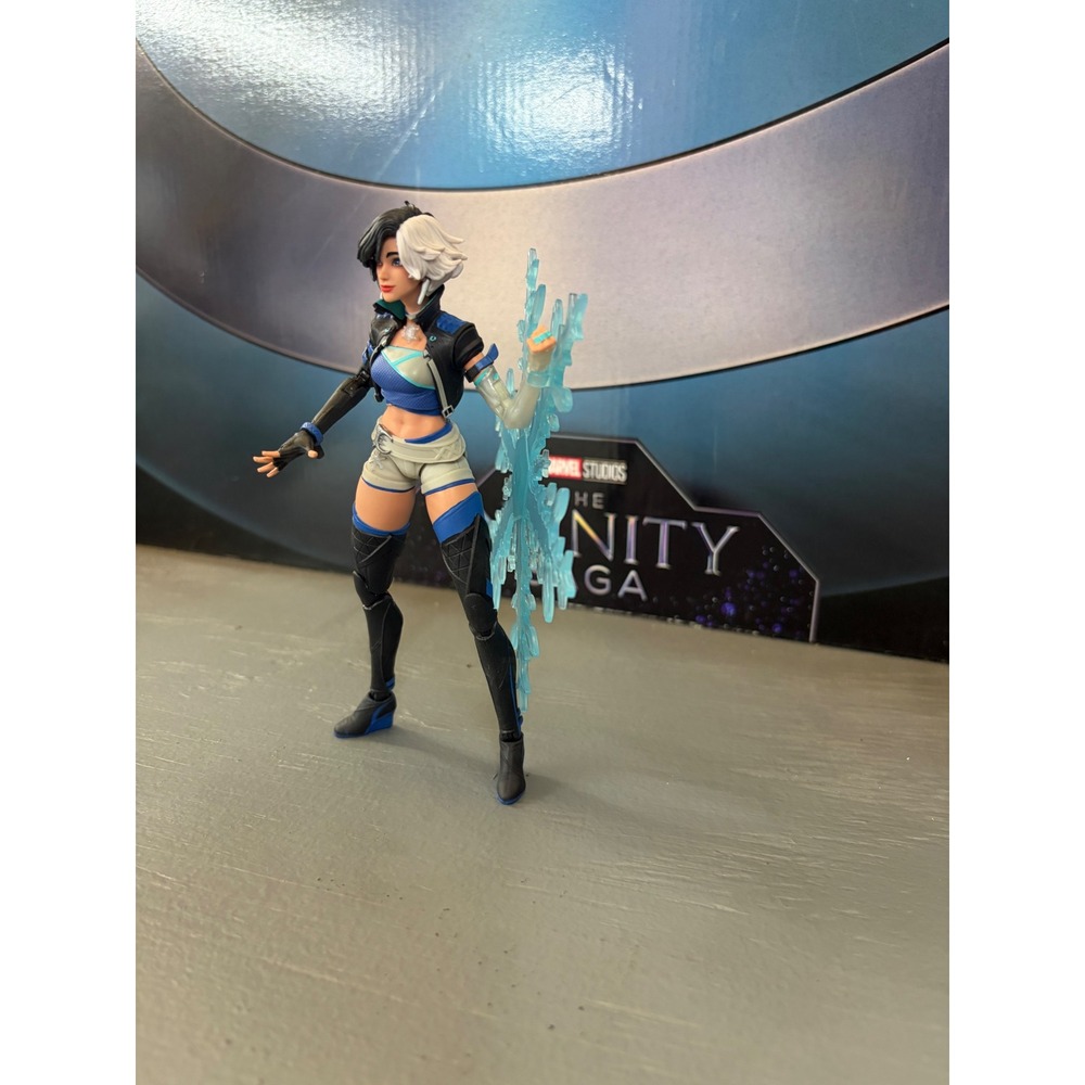 Marvel Legends - Luna Snow (Rivals) - Picture 3 of 9